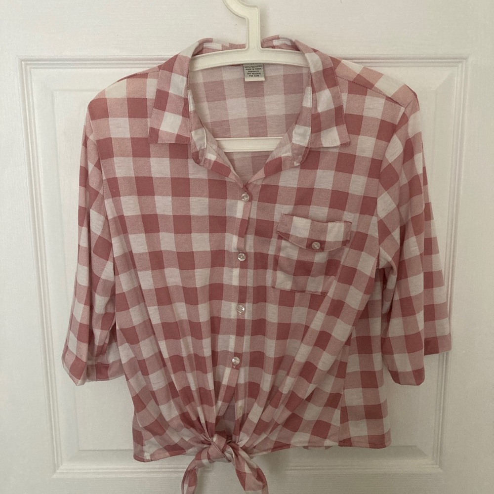 💙LOVE POTION SIZE L PINK & WHITE PLAID TIE FRONT TOP BLOUSE